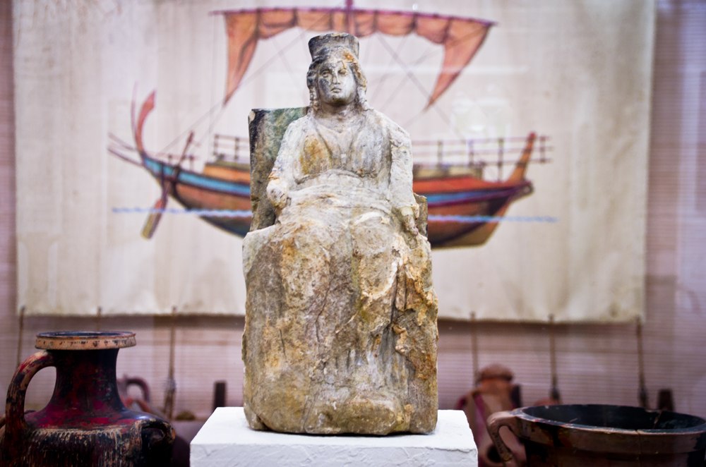 Символы музея. Статуя богини судьбы Тихе